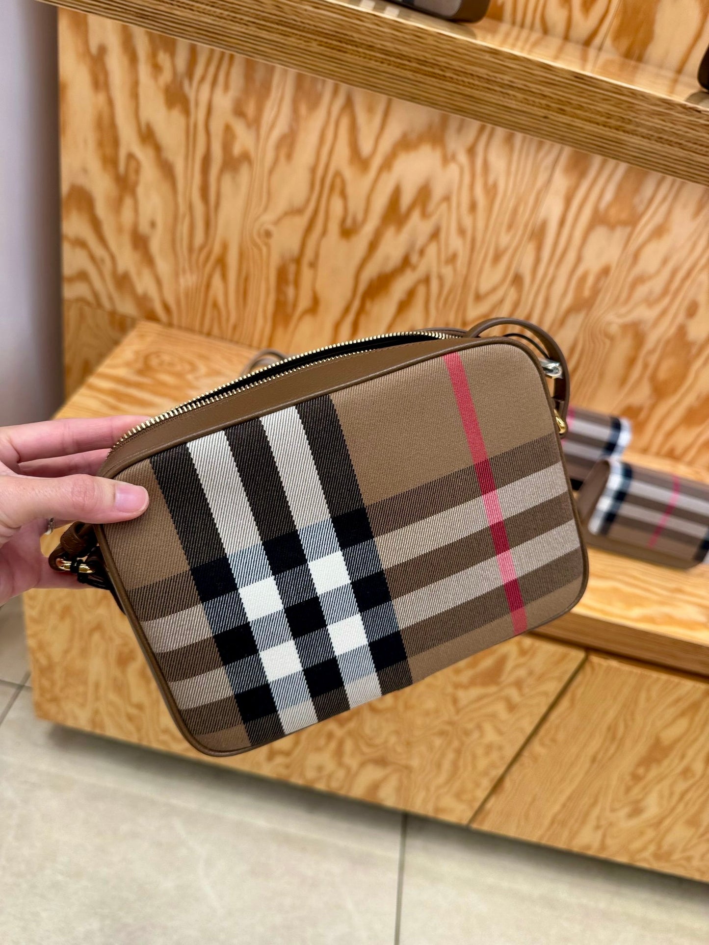 @Burberry Camera Bag 格紋相機包 🔥折上七折