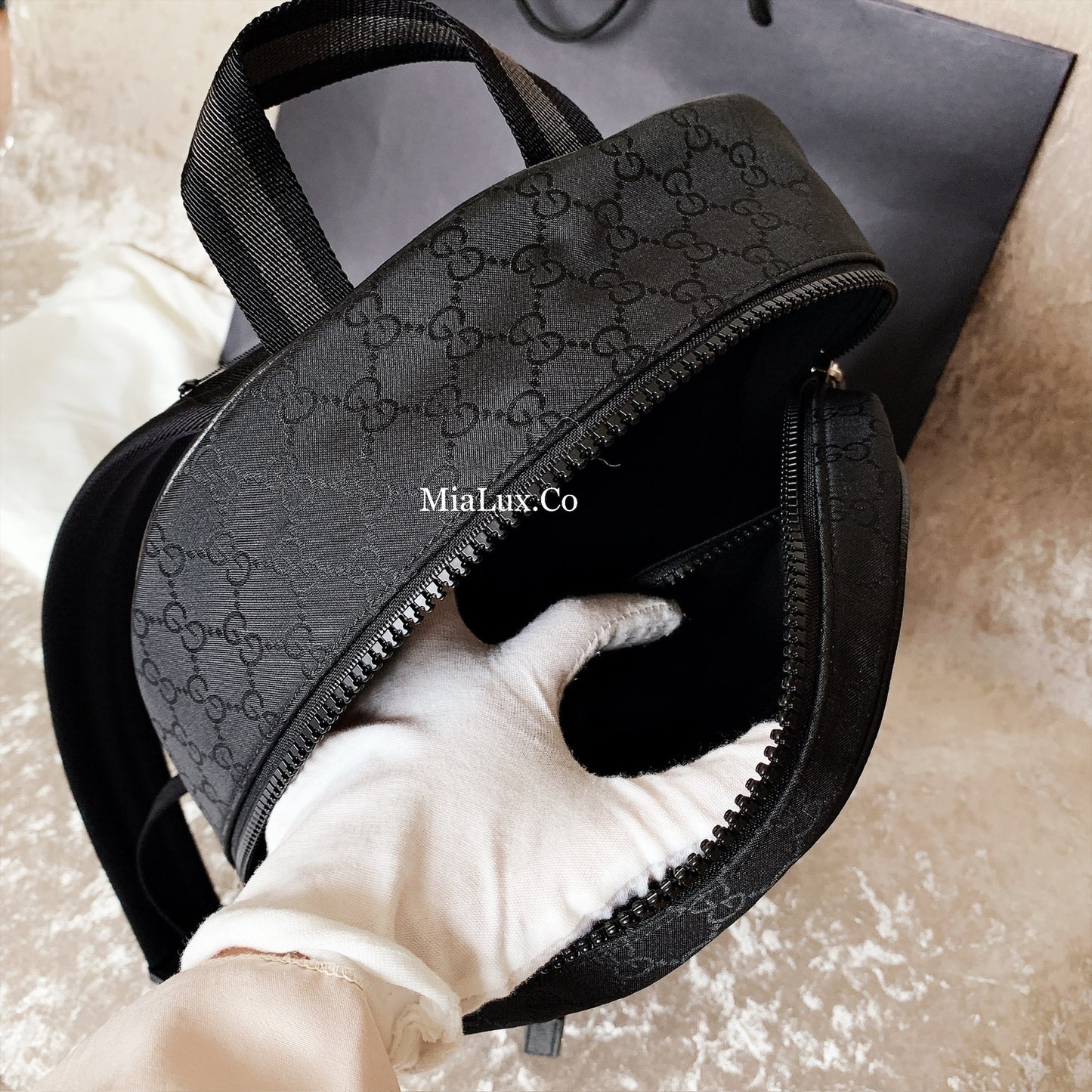 *@Gucci Canvas Backpack 男女款老花後背包/P545