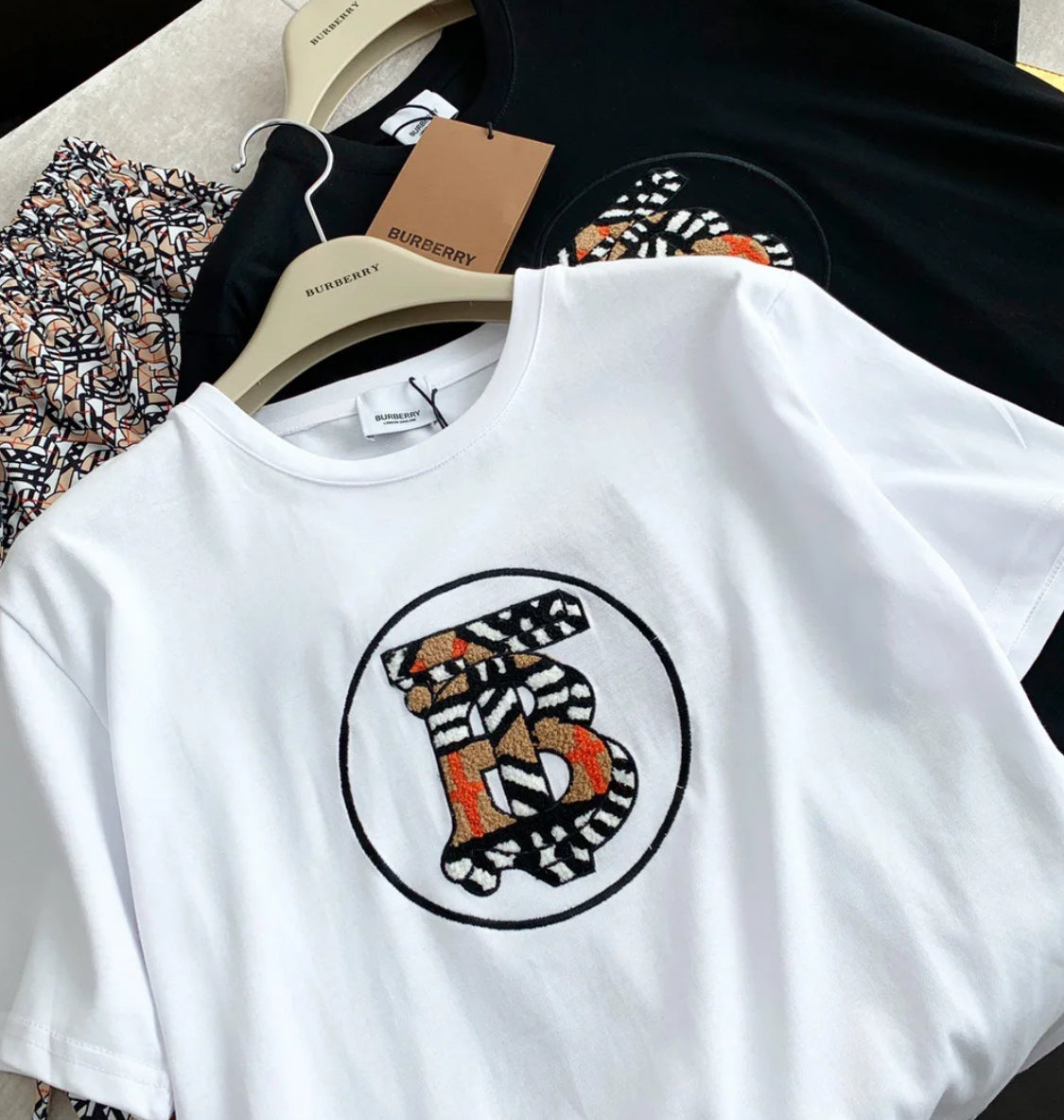 @Burberry Carrick 男女款T恤上衣/490P139 🔥下殺🉐7760