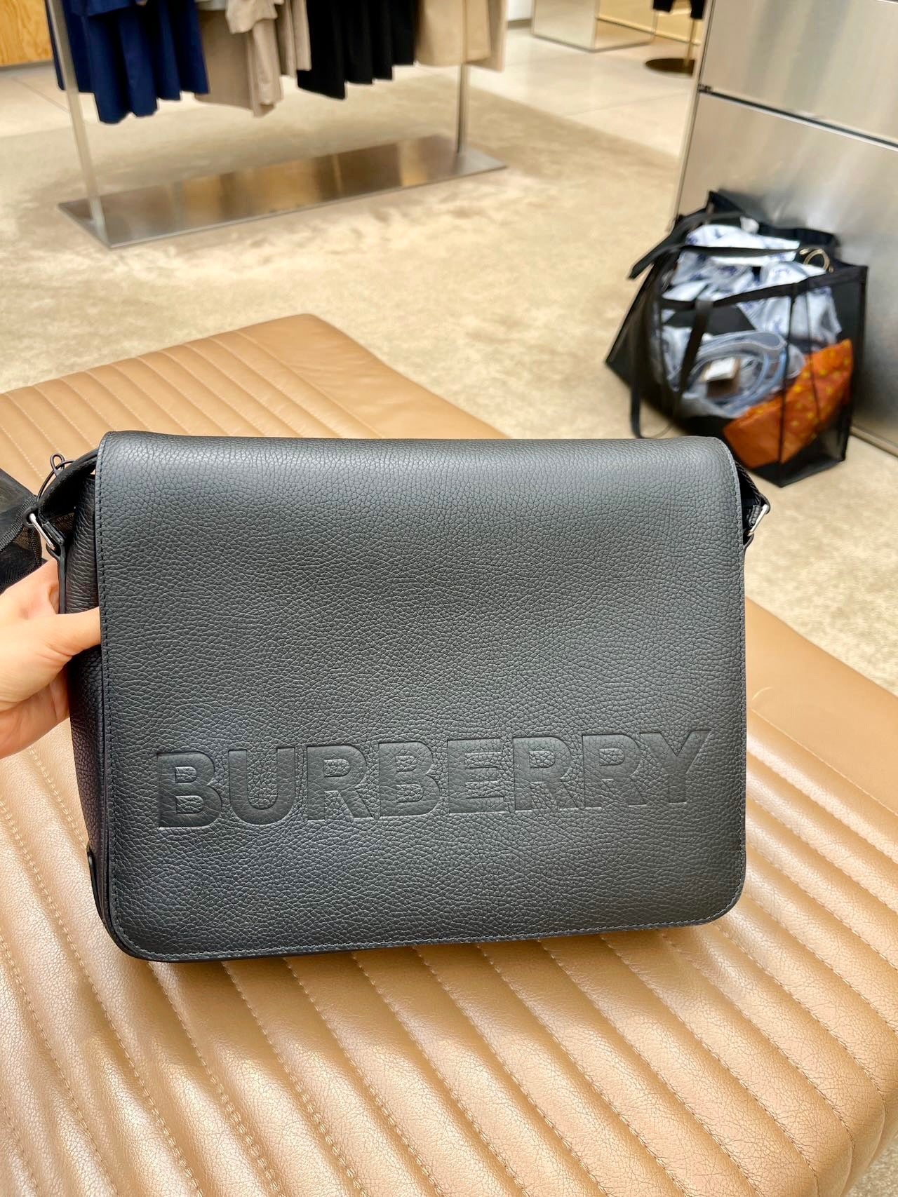 @Burberry Bruno M 中款郵差包/990P550 🔥折上七折🉐18330