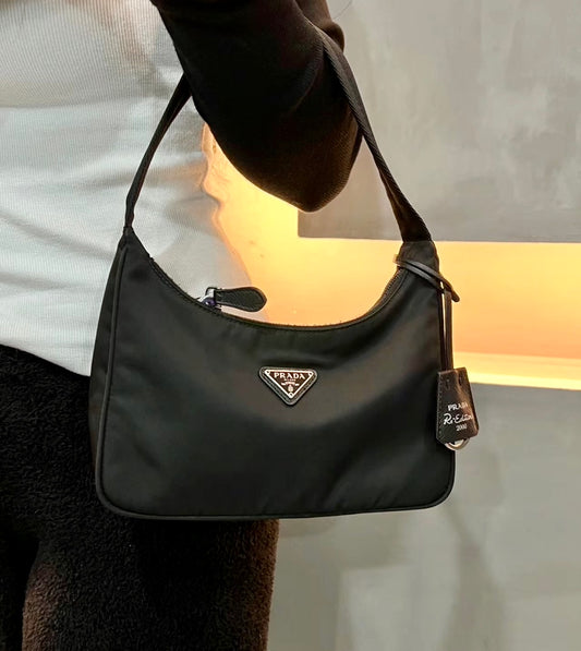 Prada Re-Edition 2000 Mini 尼龍腋下包/E920 🉐34120🇪🇺