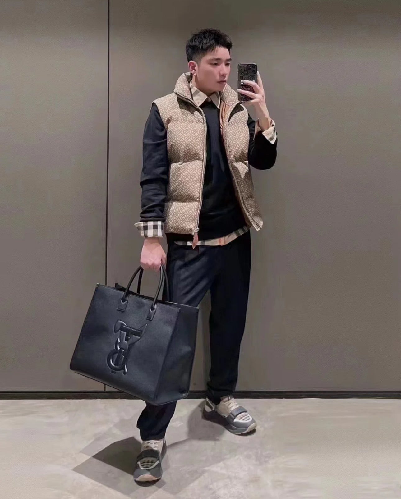 @Burberry 男生款羽絨背心外套/1390P619 🔥折上六折🉐17710