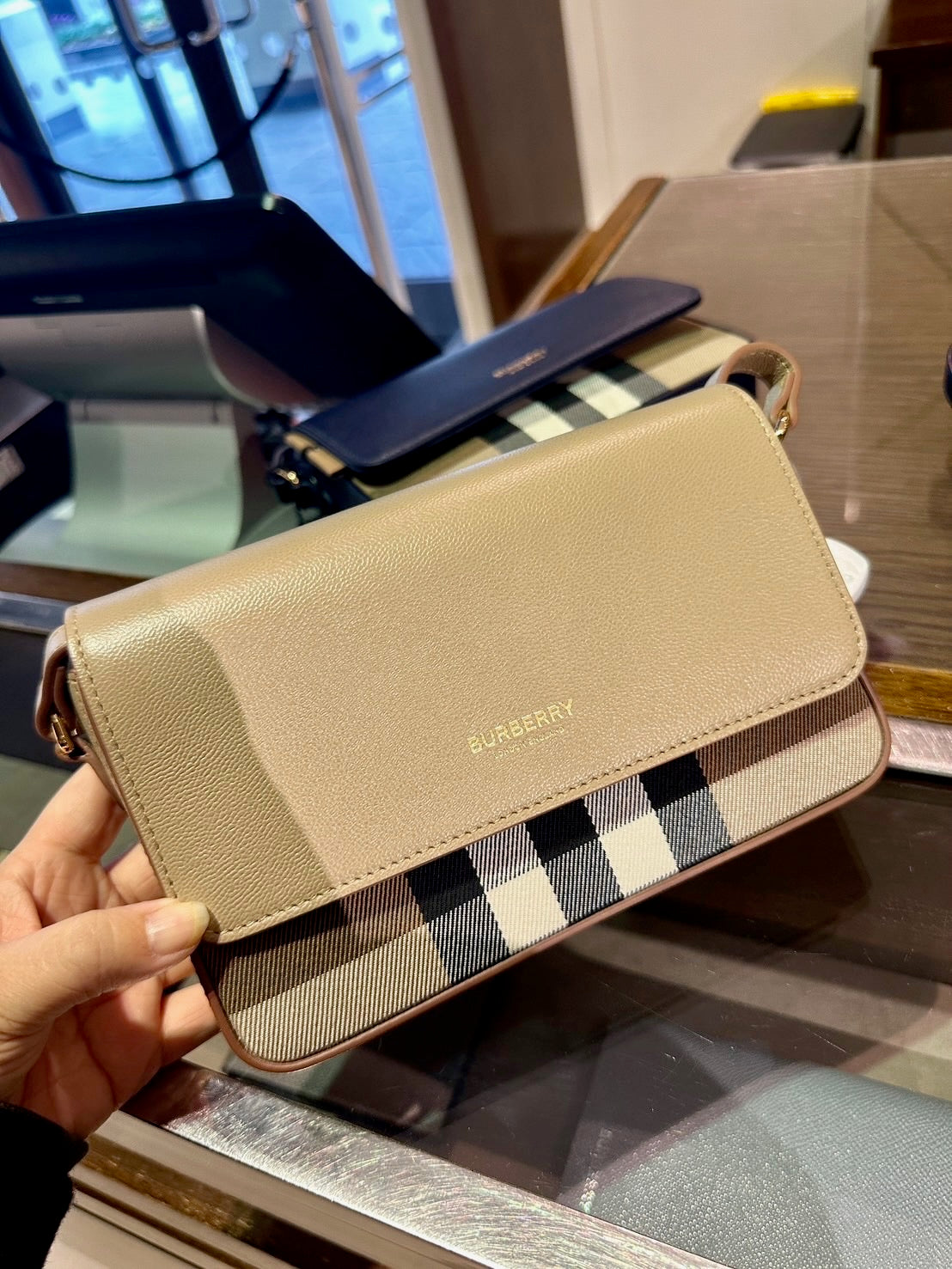 @Burberry Flap 格紋翻蓋包 🔥下殺🉐23980🏷