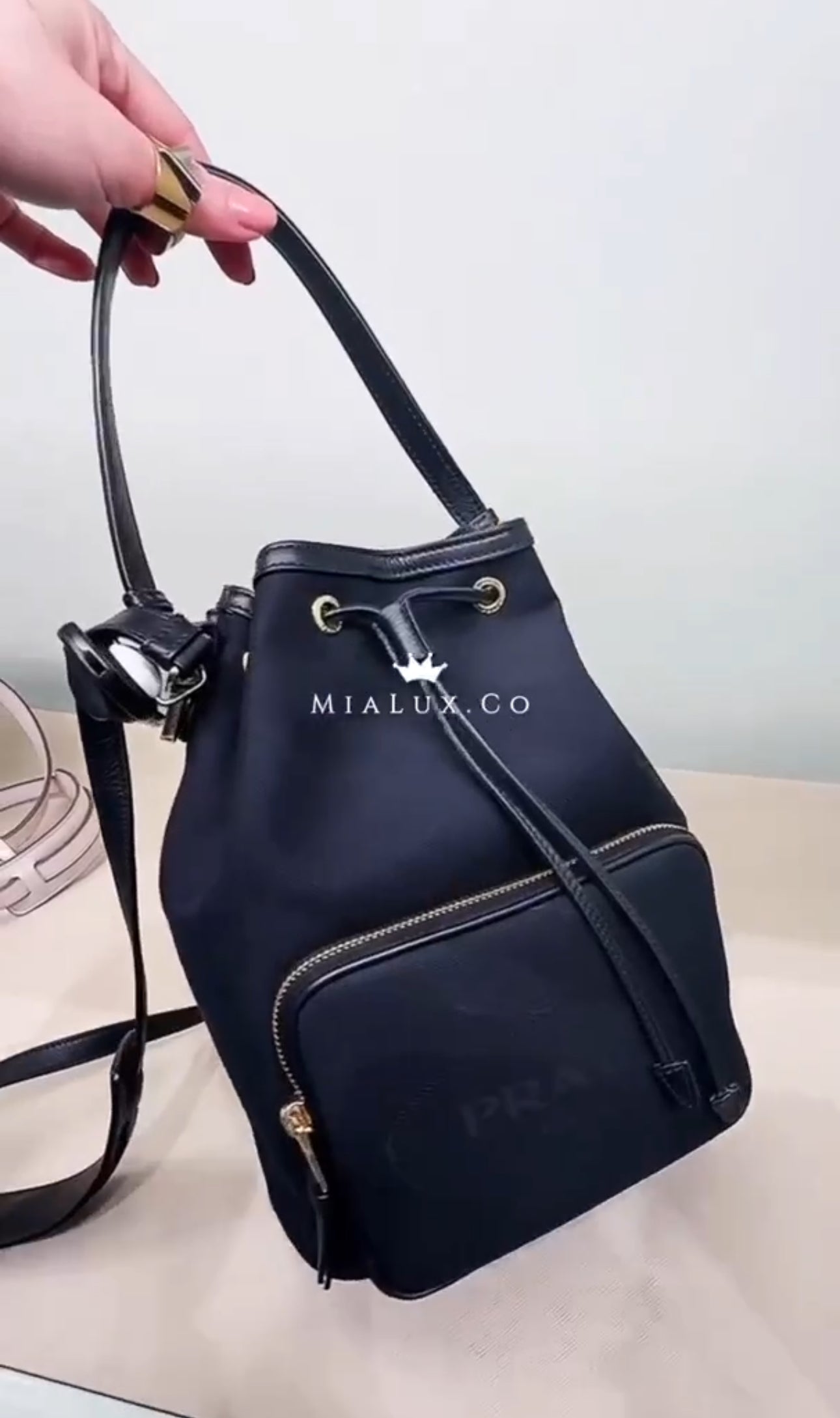 @Prada▪️Secchiello 尼龍水桶包/715 🔔限時折🉐33180