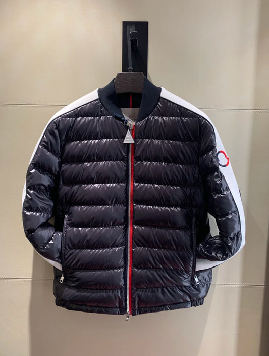 @Moncler 薄羽絨外套/703 🔔限時折🉐32640