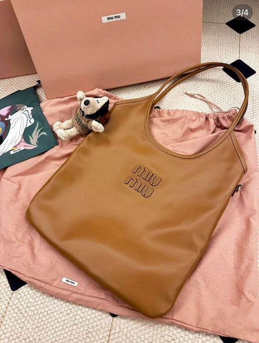 MiuMiu Ivy 托特包/1560E1700 🉐60500🇪🇺