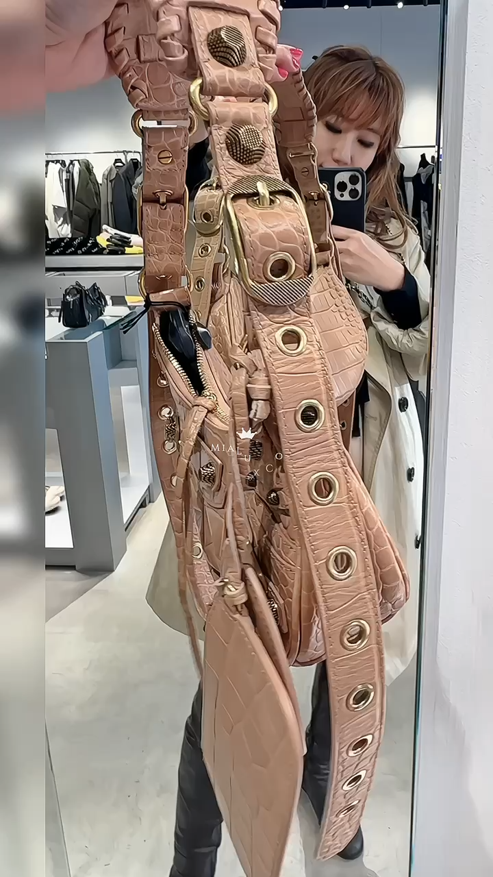 @Balenciaga巴黎世家▪️Cagole XS 鱷魚紋半月機車包/P1335