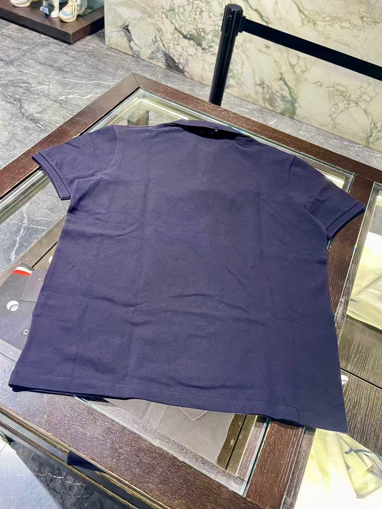 *@Moncler 男生款雙肩飾邊Polo上衣/P204🔥下殺🉐11000