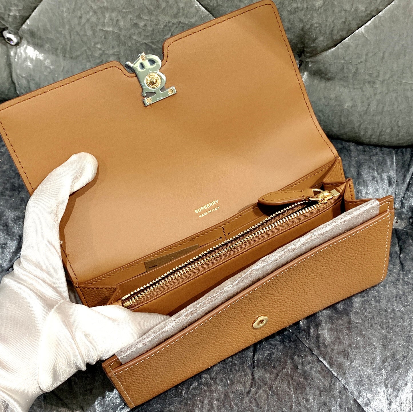 Burberry TB Continental 粒面牛皮翻蓋長夾/570H513 💚折扣🉐21550