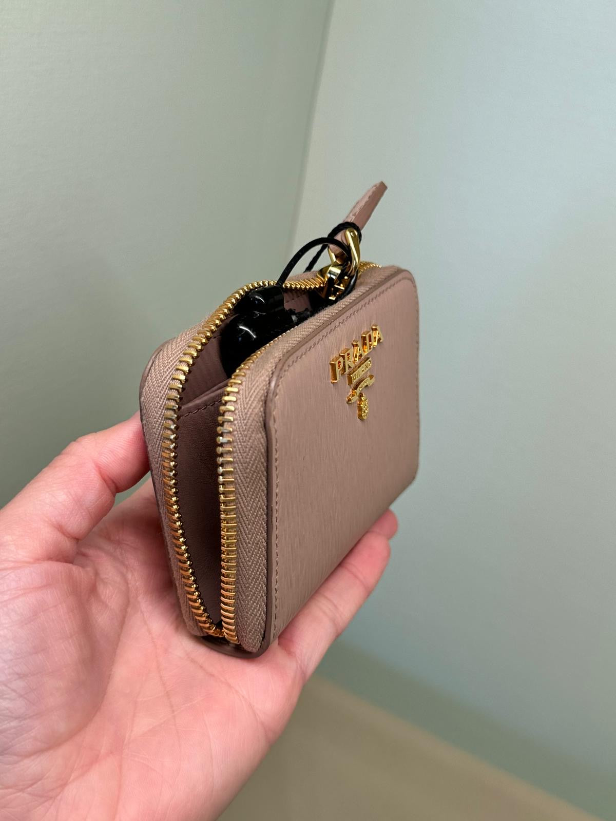 @Prada Wallet 拉鍊短夾/530P270 🔔限時折🉐12950