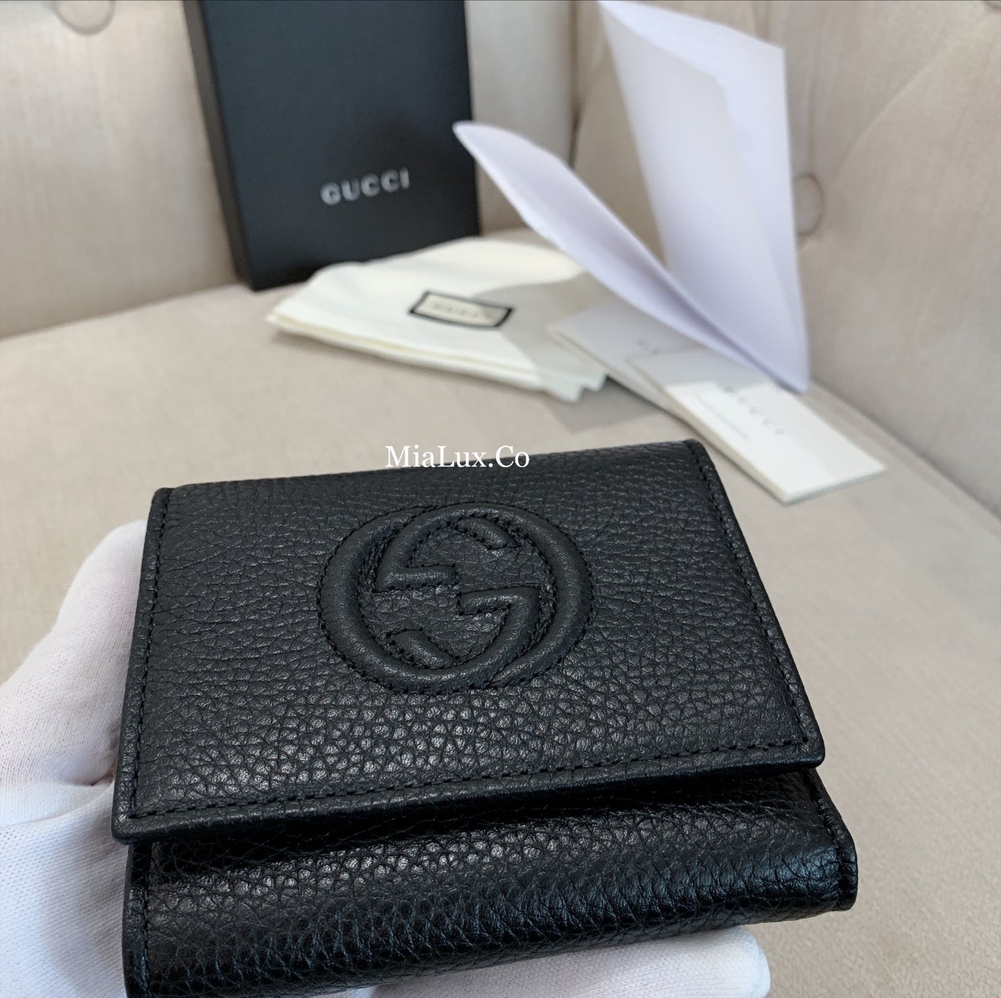 *@Gucci Soho Wallet 浮雕翻蓋三折短夾/P230