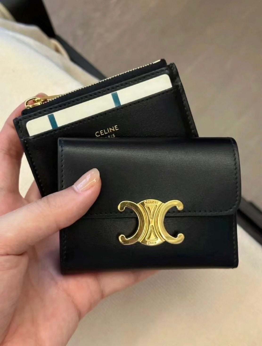 Celine▪️Flap Wallet Triomphe S 亮牛皮三折短夾/490E540 🉐19900🇪🇺
