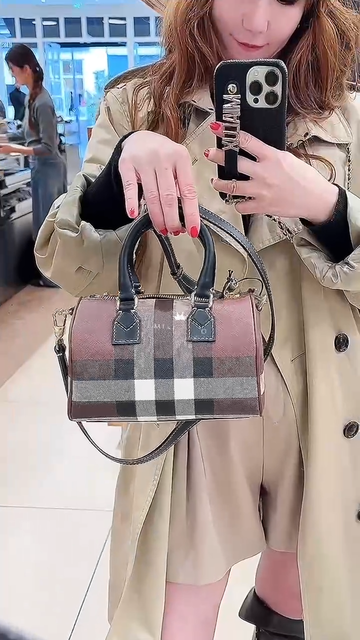 Burberry▪️Bowling Mini 保齡球包-咖/1050H945 💚折扣🉐38800