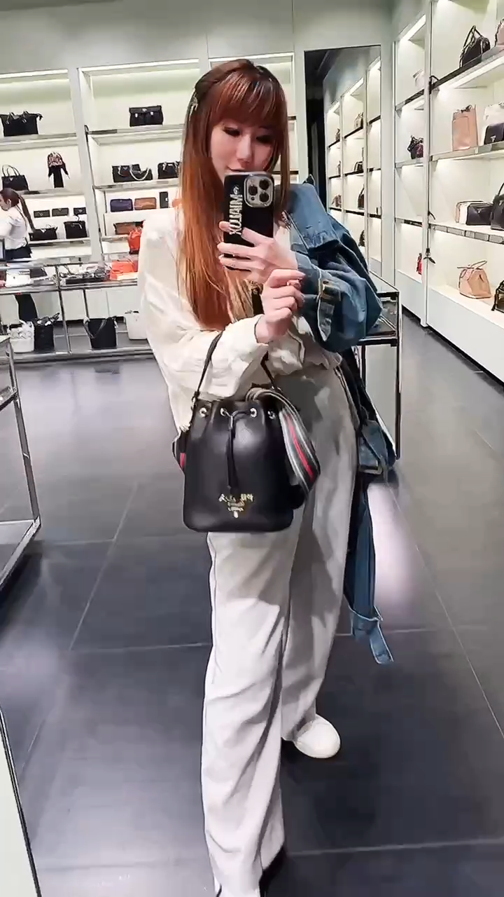 @Prada►Phenix 鳳凰皮革抽繩水桶包/P910