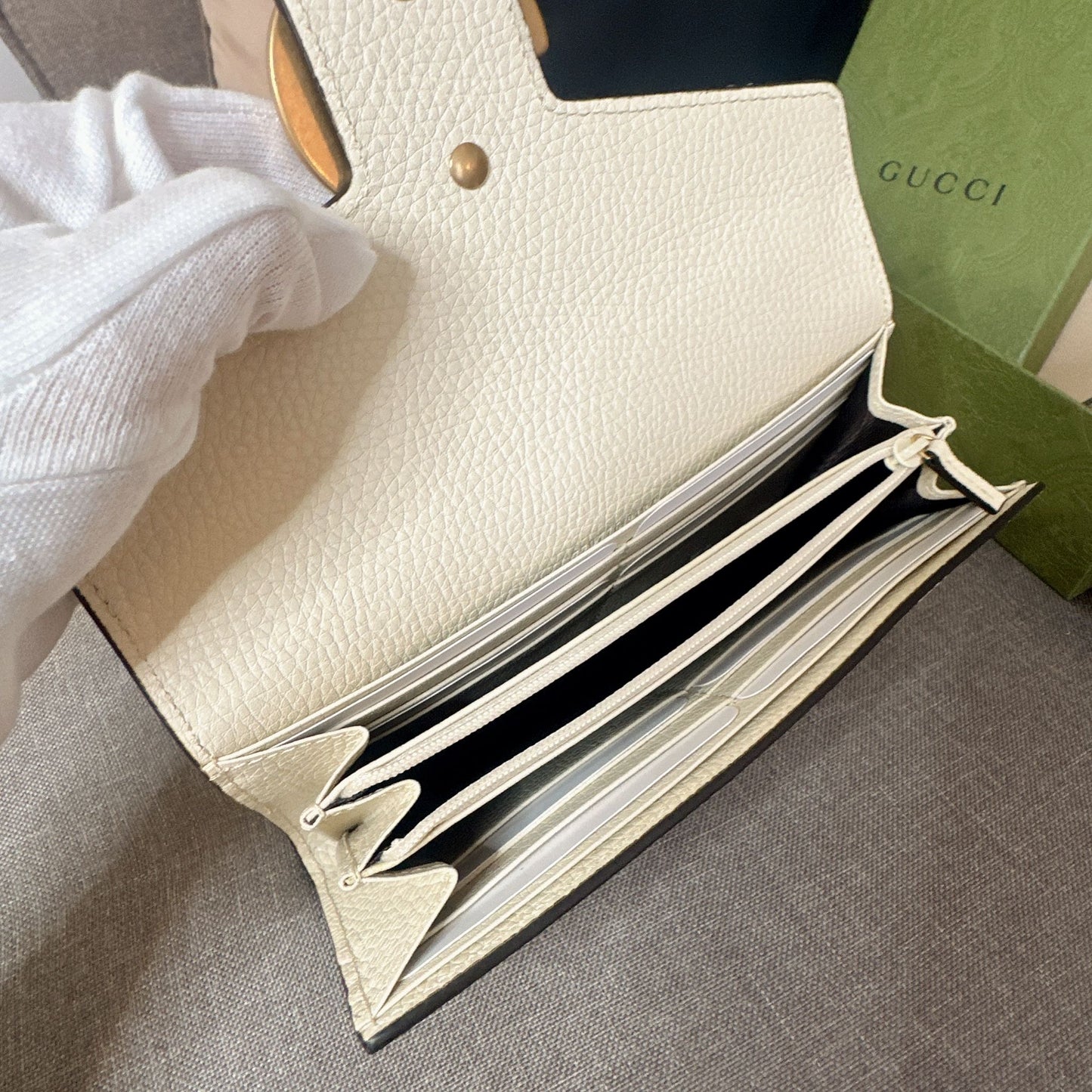 *現貨*@Gucci Marmont 馬夢白色掀蓋長夾 P15000 /T19000