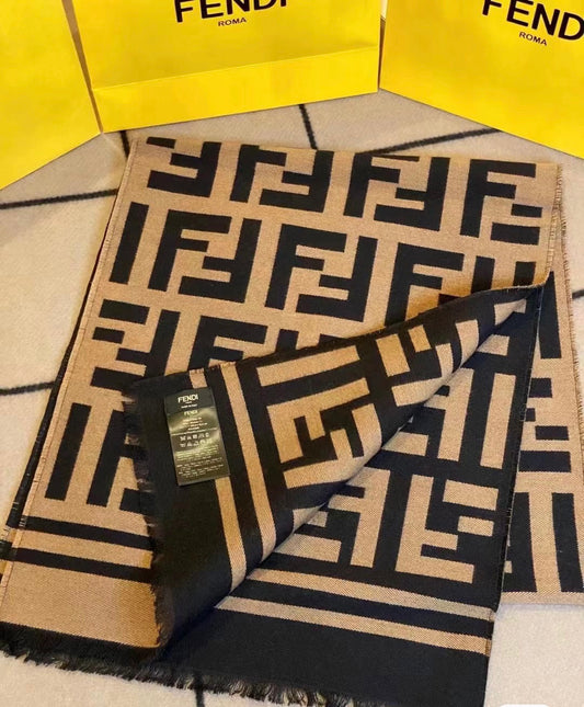 Fendi Wool and Silk 真絲羊毛雙面圍巾/500E550 🉐20800🇪🇺