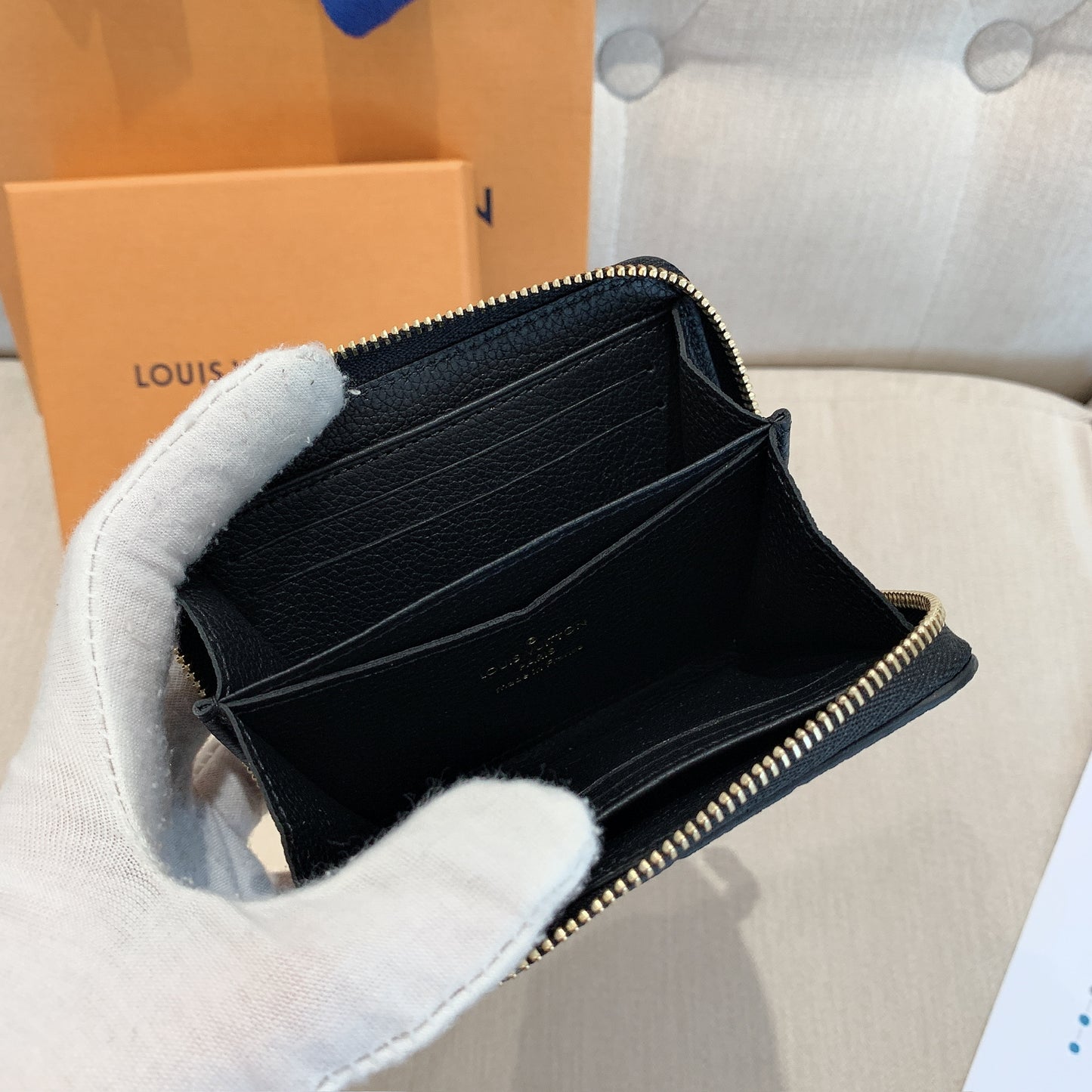 LV Zippy 壓紋牛皮拉鍊錢包/460✨🉐20320