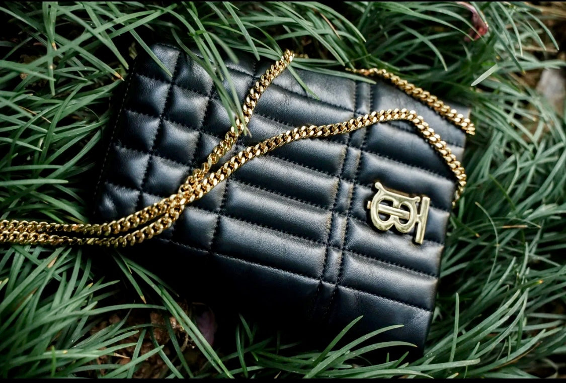 @Burberry Lola TB Micro 水桶包-黑金/690P279 🔥下殺🉐13560