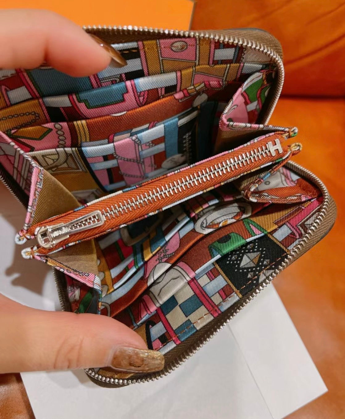 Hermes Silk'In Compact Wallet 絲巾短夾/950 ✨🉐39950