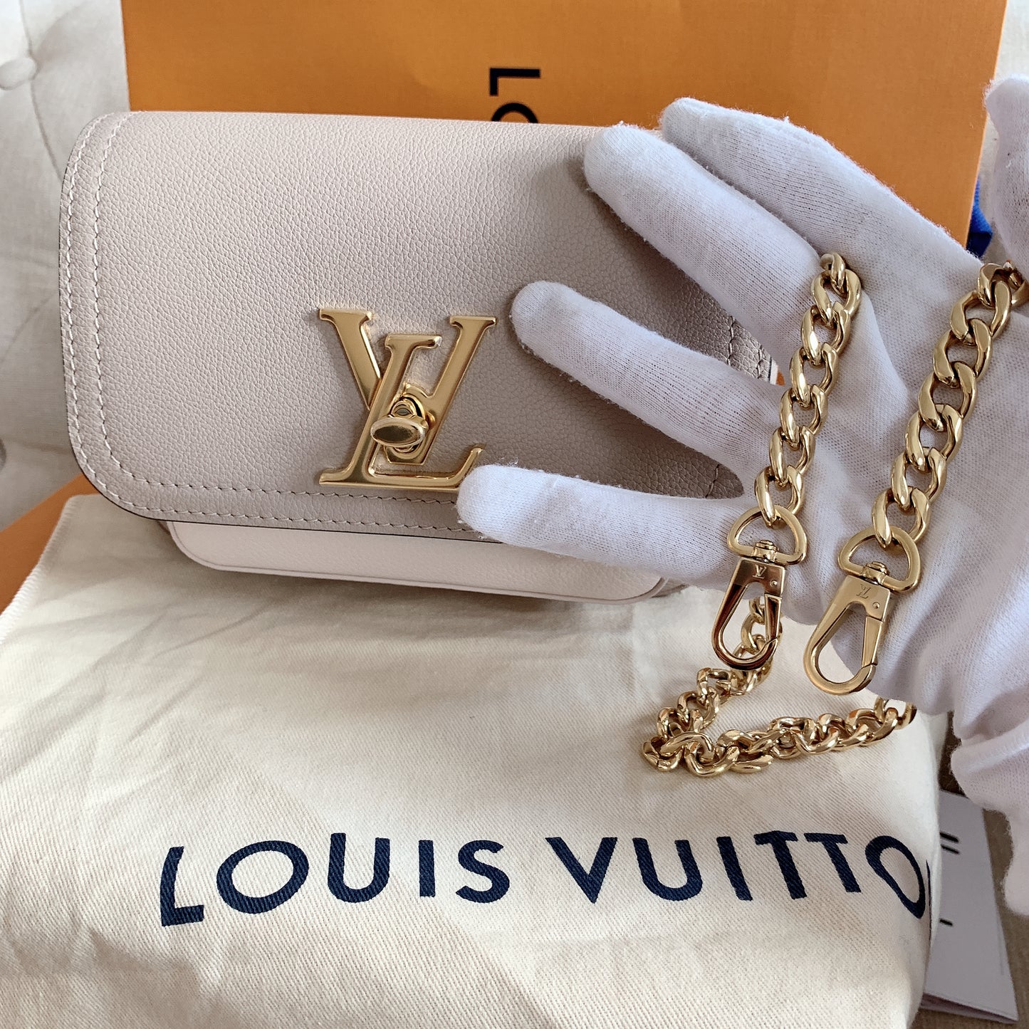 LV▪️Lockme Tender 牛皮鎖翻蓋包/2050✨🉐85050