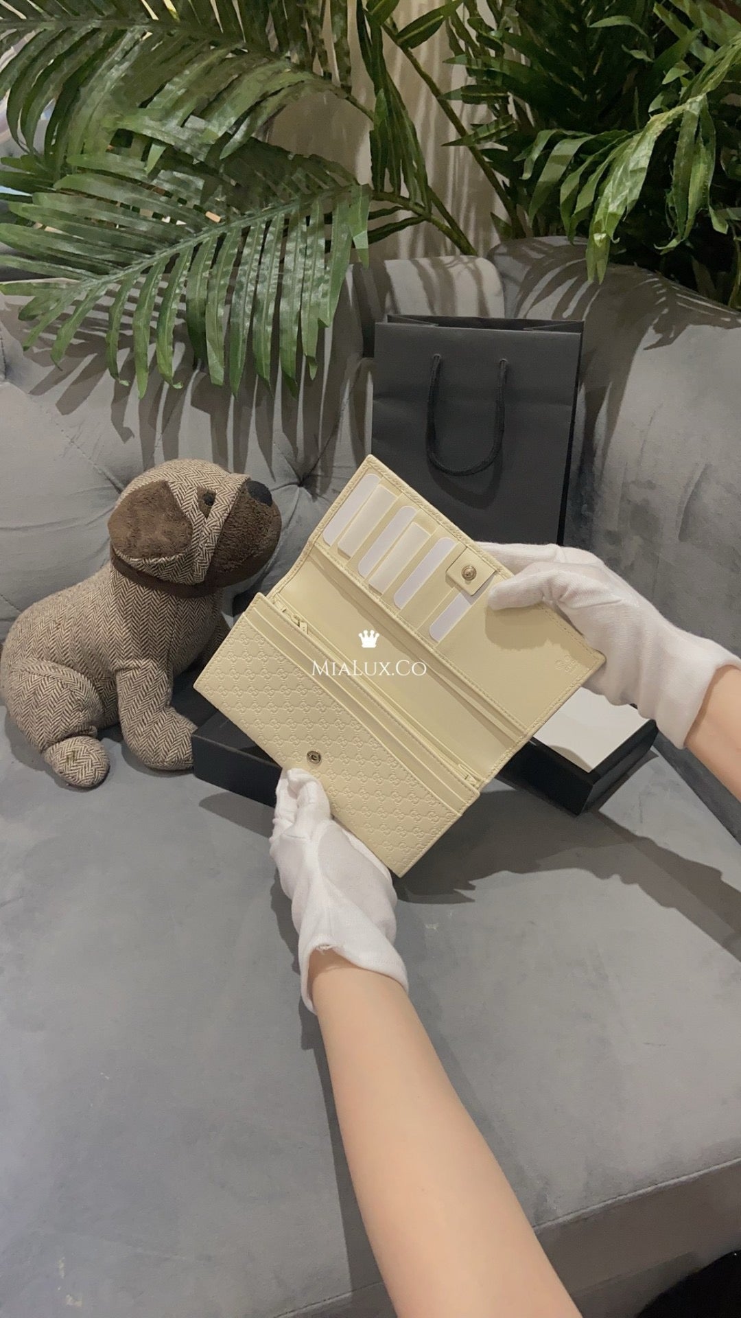 *現貨*@Gucci Calfskin 壓紋翻蓋長夾-白雪公主奶白 P7800 /T14000