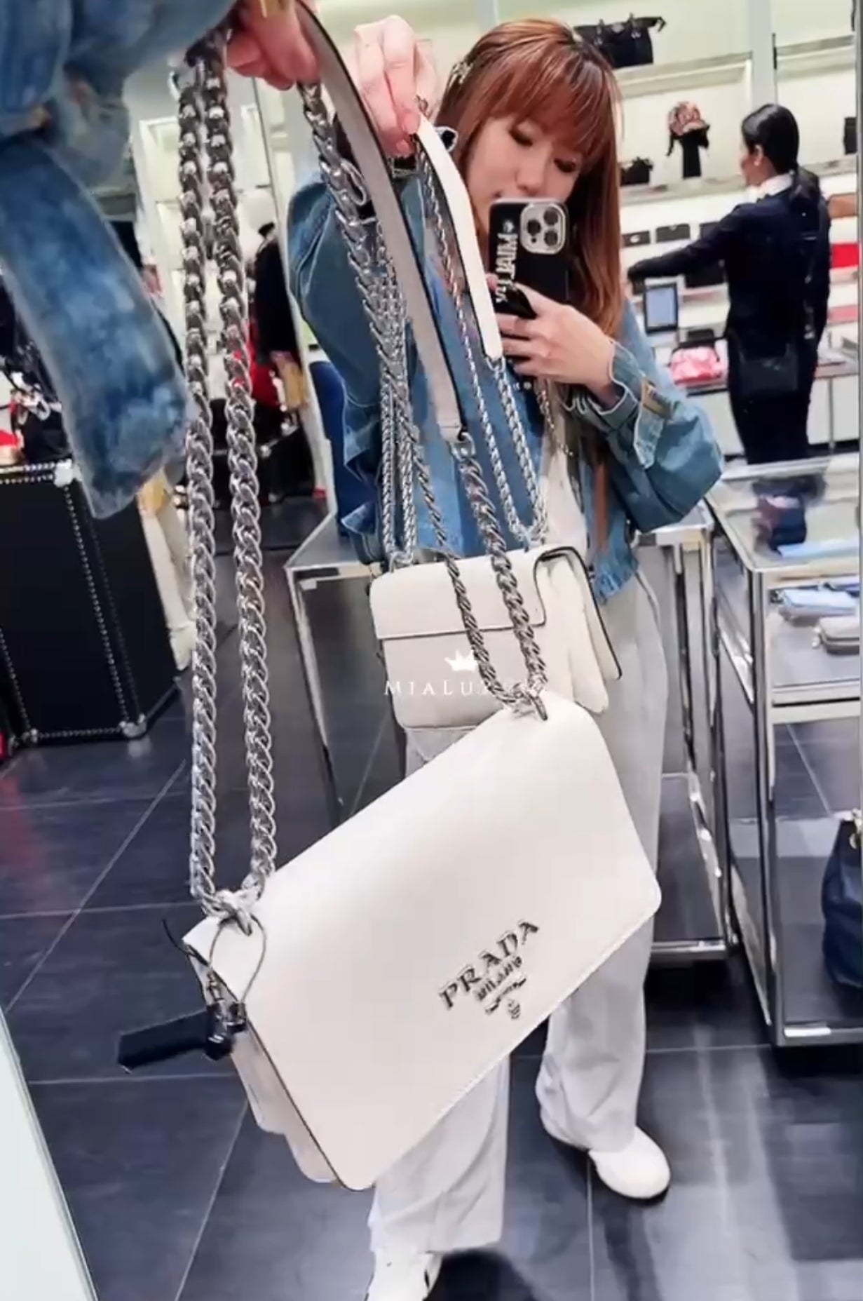@Prada▪️PATTINA IN PELLE 翻蓋鏈條單肩包/965🔔限時折🉐44430