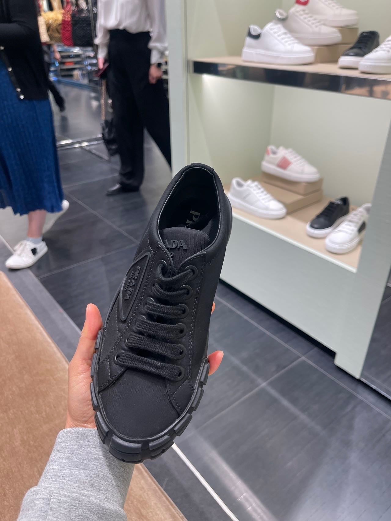 @Prada Sneakers 品牌潮鞋/660P330 🔥折上七折🉐11200