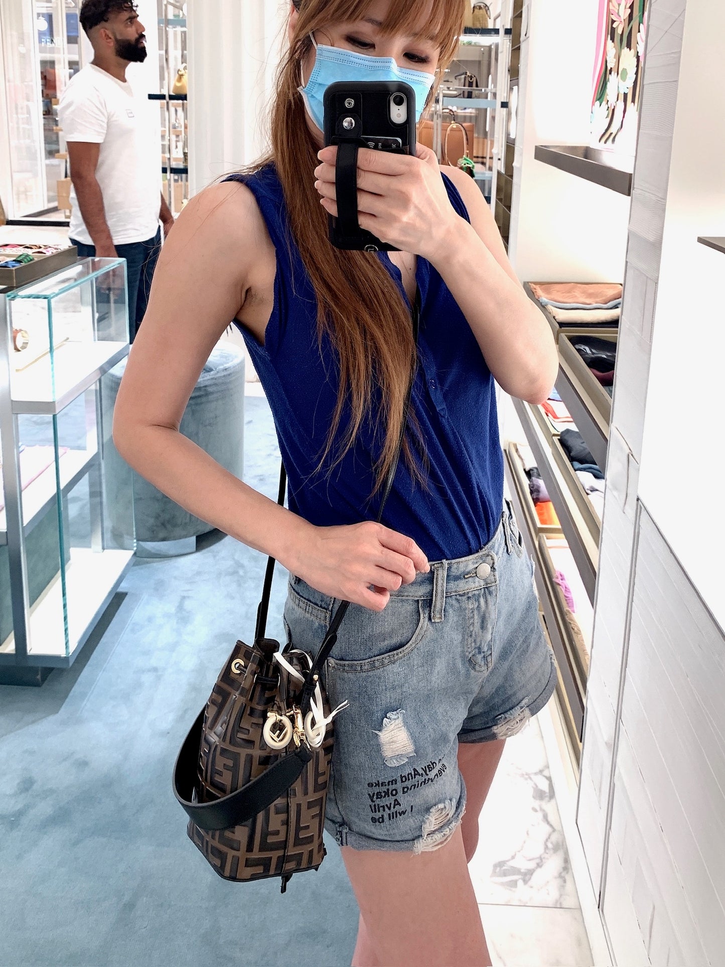 Fendi Mon Tresor Mini 迷你牛皮抽繩水桶包/1420E1550💰
