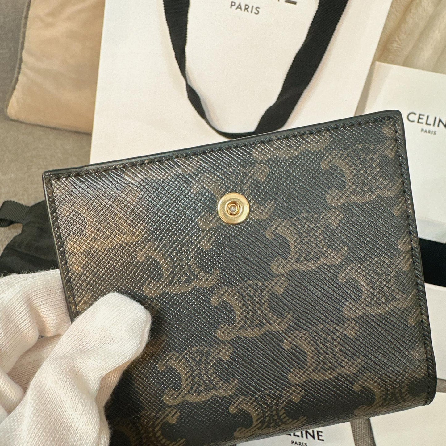 *現貨*Celine▪️Strap In Triomphe S 老花牛皮短夾-棕 P12000 /T20000