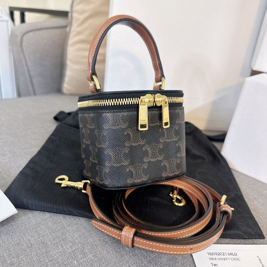 *現貨*Celine▪️Vanity Mini 老花化妝包 P29000 /T41000