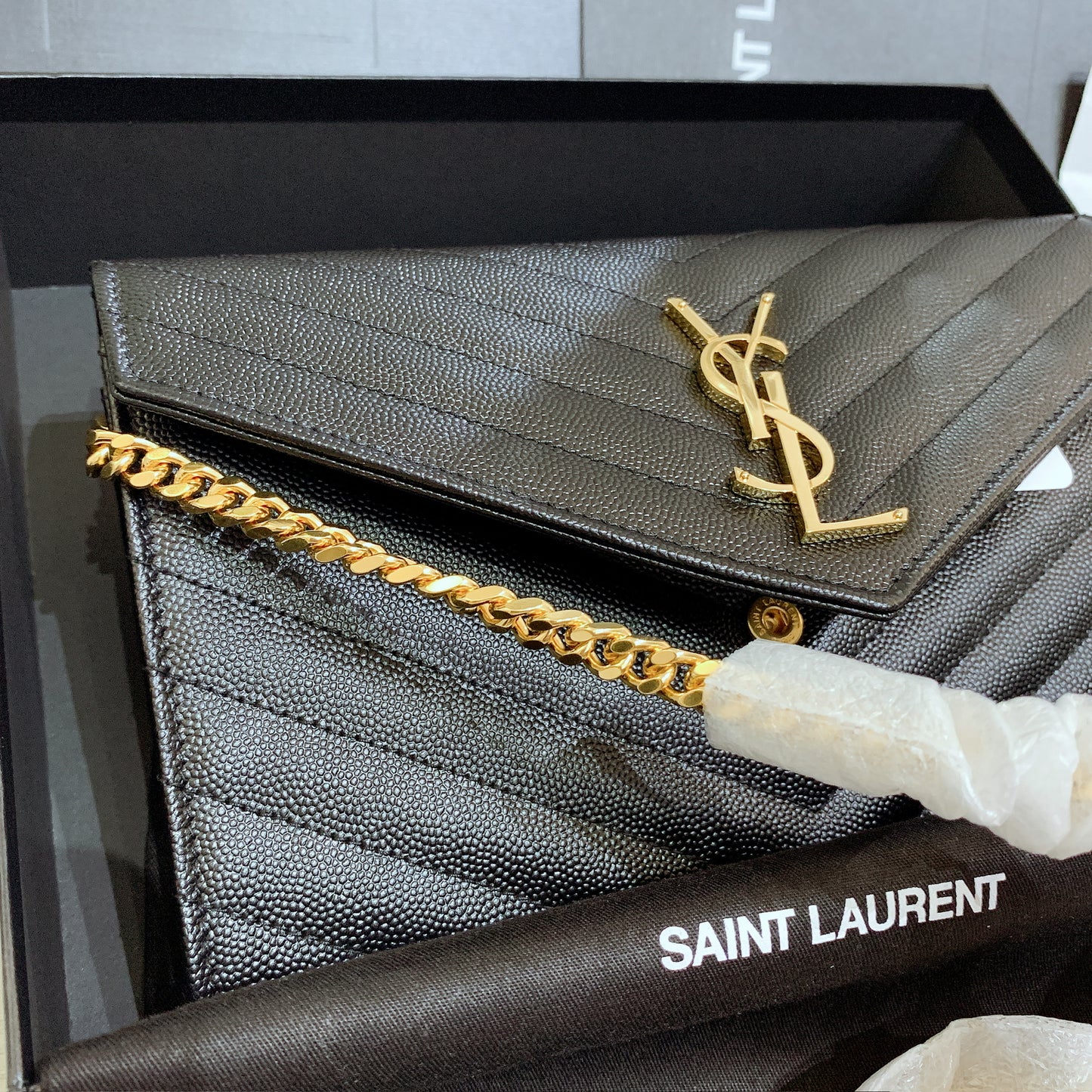 YSL Cassandre Envelope 粒面牛皮信封WOC包-金釦/815E890 🉐32150🇪🇺