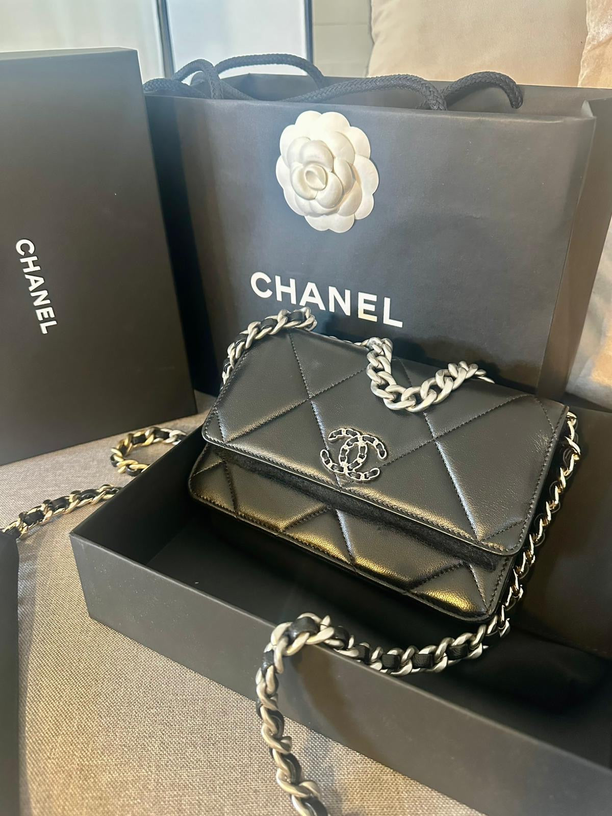 *現貨*CHANEL 19 WOC 經典19小羊皮鏈包-黑銀釦  P116000 /T150000
