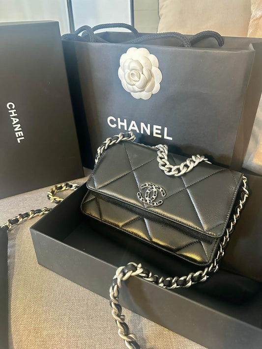 *現貨*CHANEL 19 WOC 經典19小羊皮鏈包-黑銀釦  P116000 /T150000