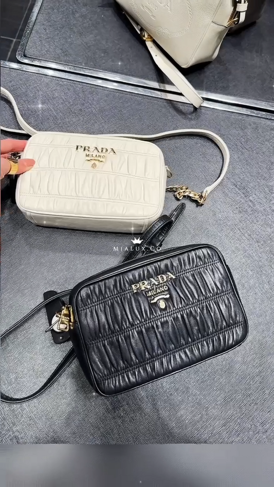 @Prada► NAPPA 皺摺皮革相機包/P875