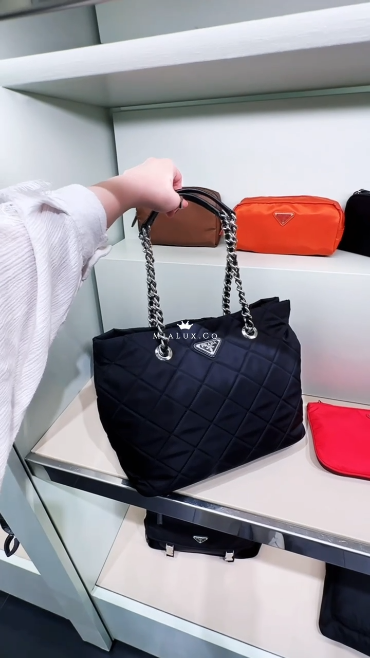 @Prada►Nylon 尼龍菱紋鍊包/P880🔔限時折🉐40400