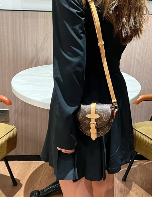 ❌LV Micro Chantilly 迷你馬鞍包/1230E1350 🉐48250🇪🇺