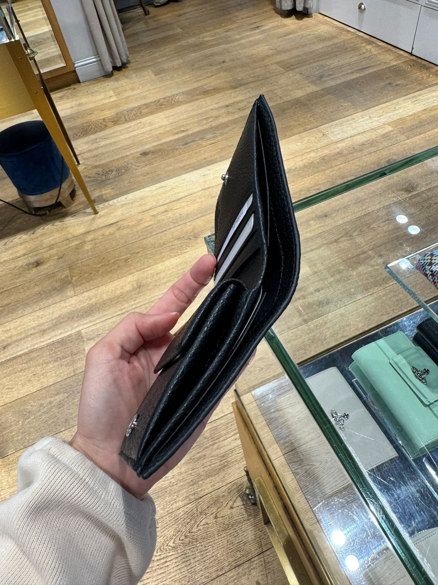 @VW Grain 黑色對開短夾/140P91 🔔限時折🉐4900