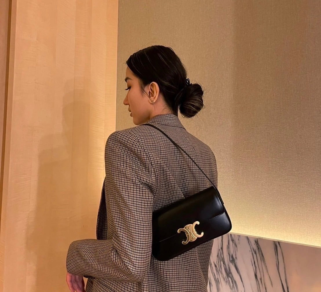 Celine▪️Shoulder Claude 亮面牛皮肩背包/2150E2350 🉐83250🇪🇺