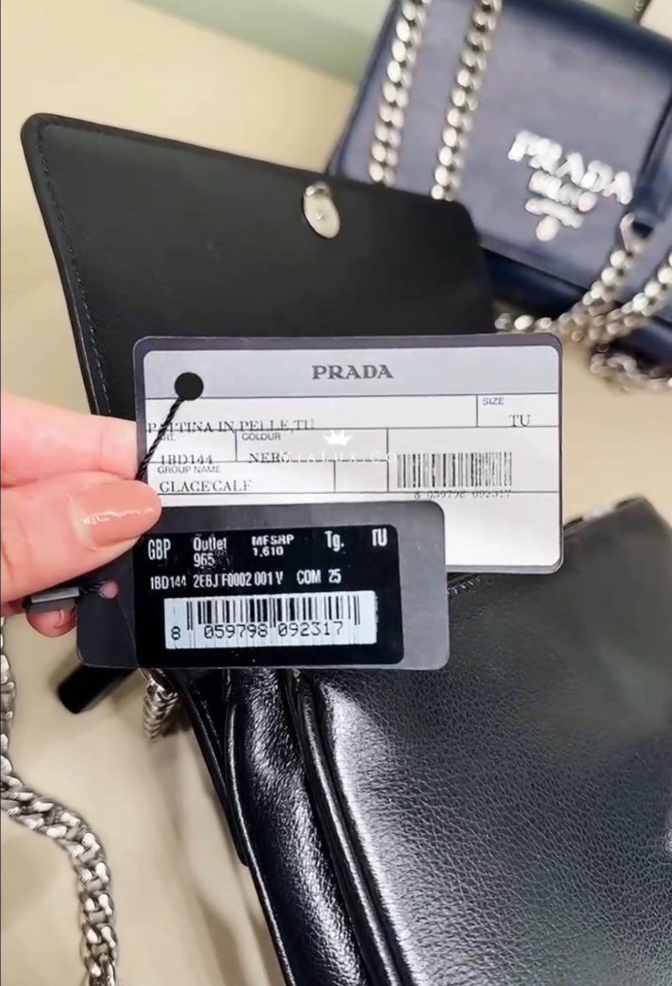 @Prada▪️PATTINA IN PELLE 翻蓋鏈條單肩包/965🔔限時折🉐44430
