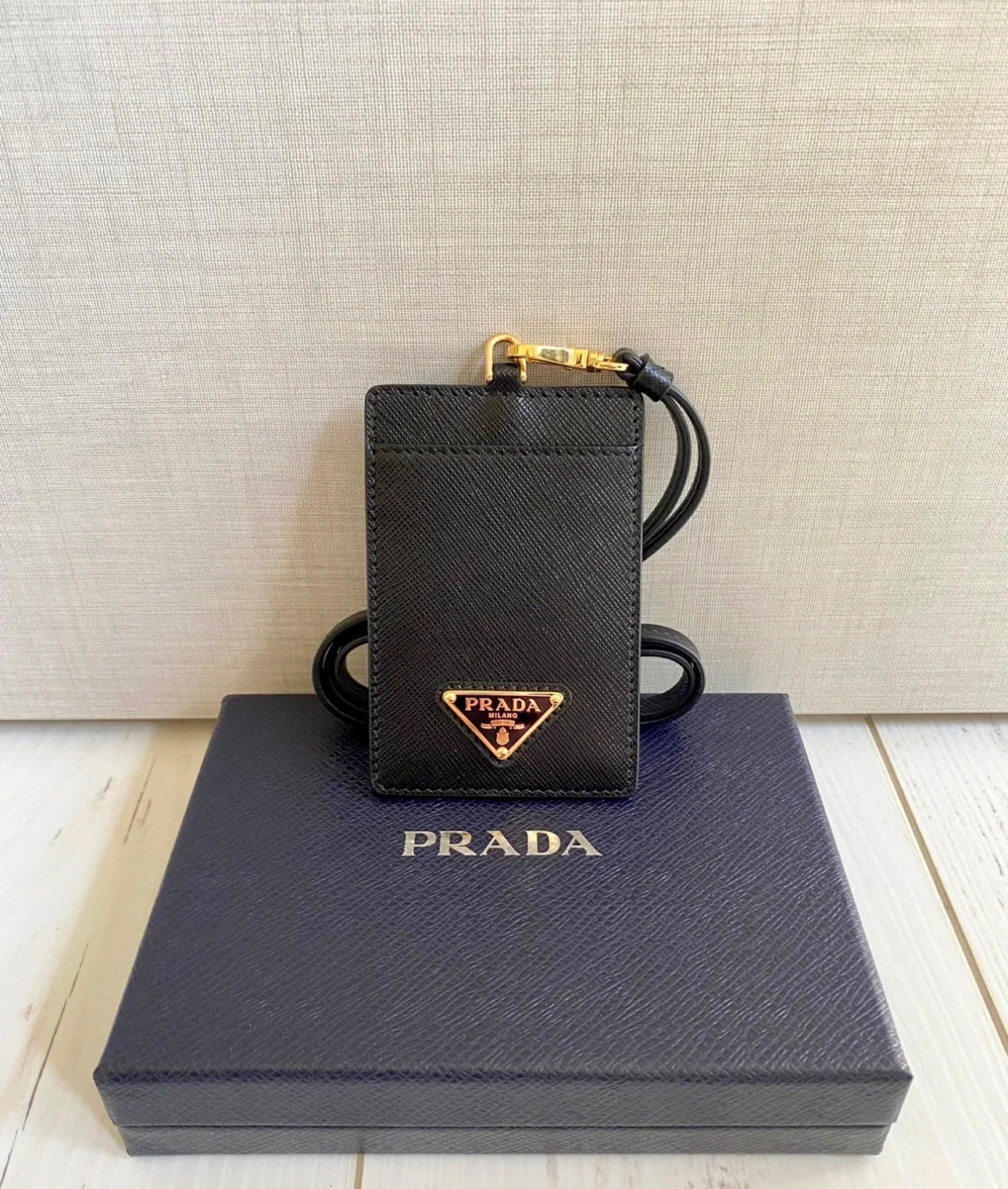 @Prada Carte 三角標水波防刮名牌夾/P225 🔔限時折🉐12250