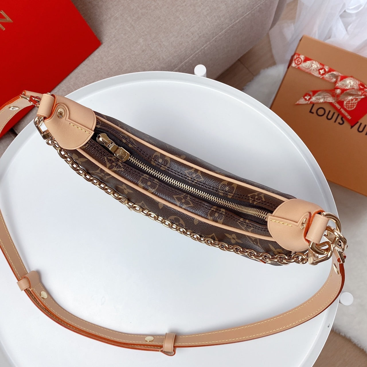 LV Loop Bag 豌豆月牙包/1790✨🉐76180