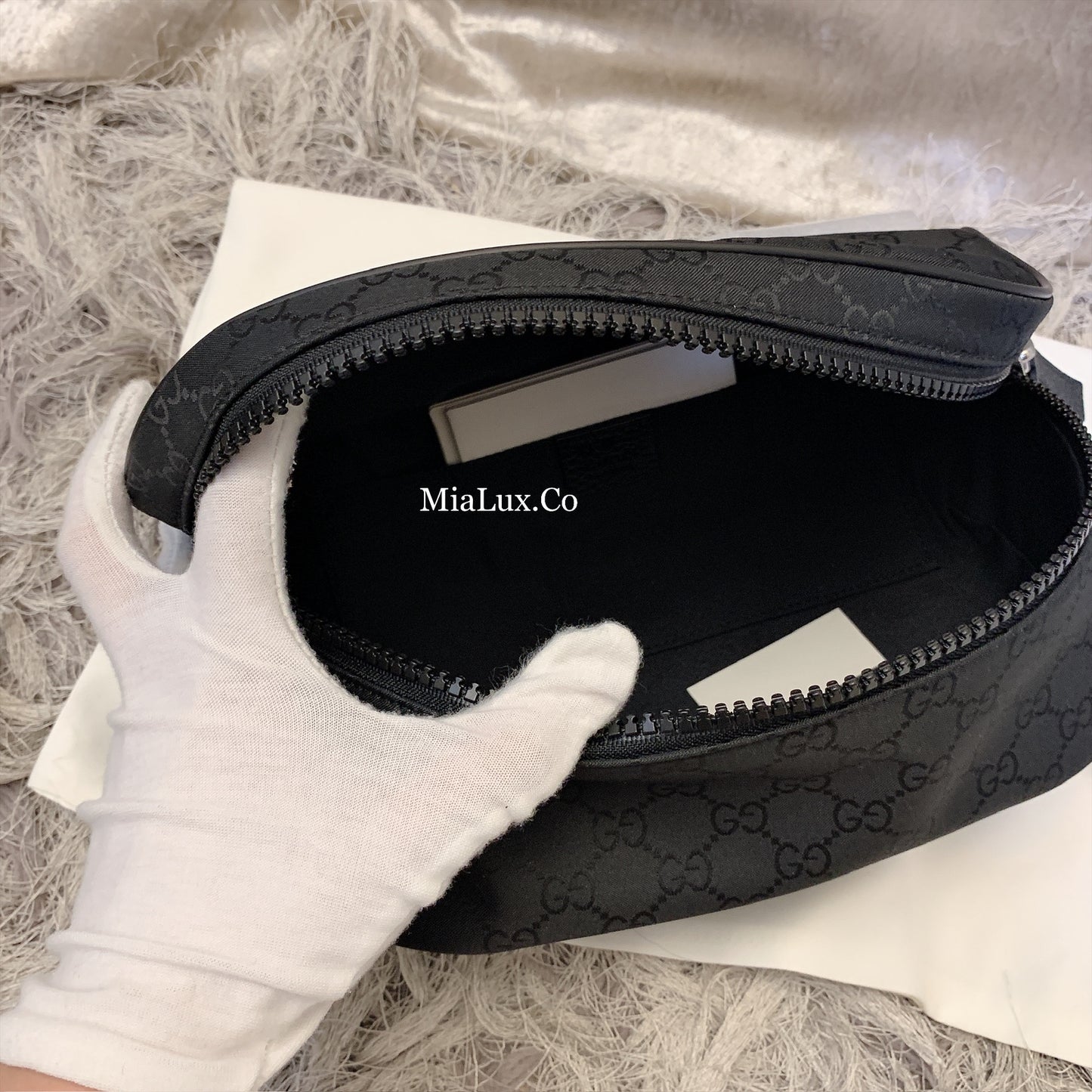 *@Gucci Canvas Bumbag S 小款男女款黑老花胸包/P395