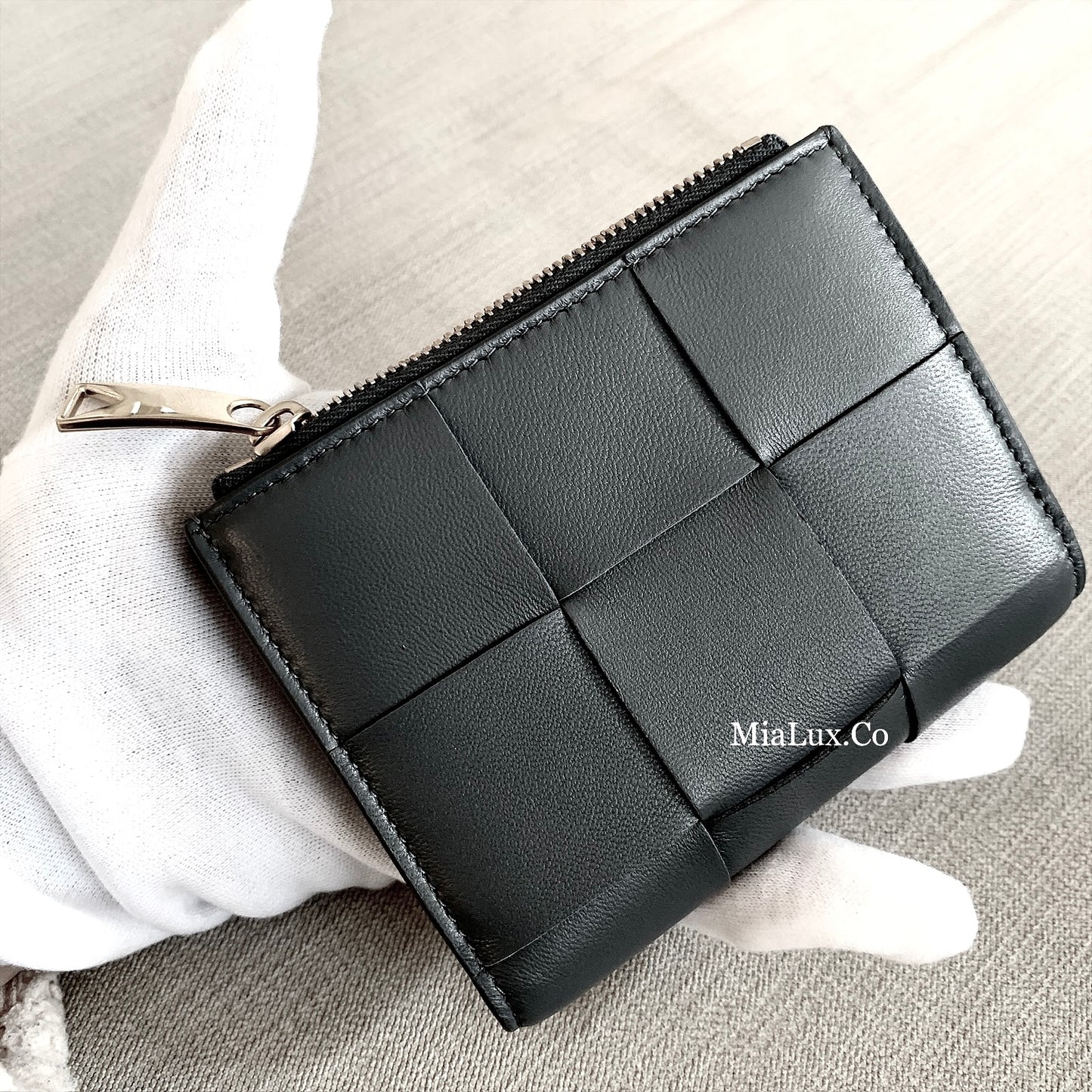 BV▪️BI-FOLD 兩折拉鍊雙開短夾/390