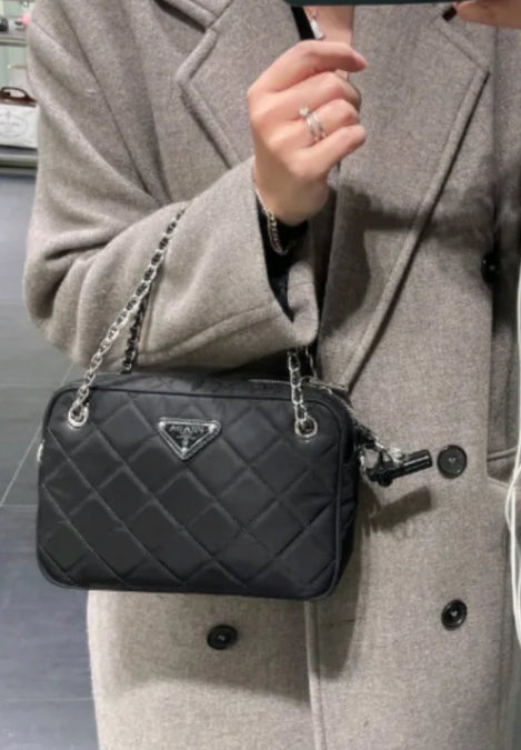 @Prada▪️Bauletto 小款菱格縫線鏈包/830🔔限時折🉐38350