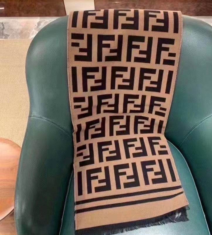 Fendi Wool and Silk 真絲羊毛雙面圍巾/500E550 🉐20800🇪🇺