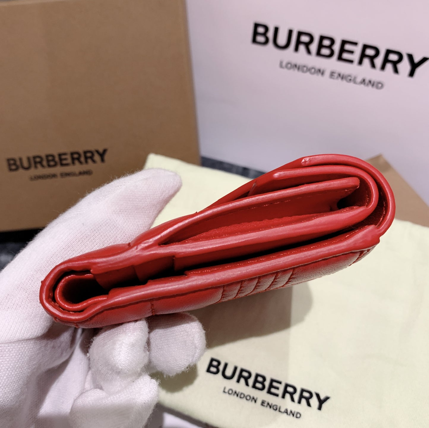 ❌Burberry Lola TB 方格三折短夾/460 🉐19400