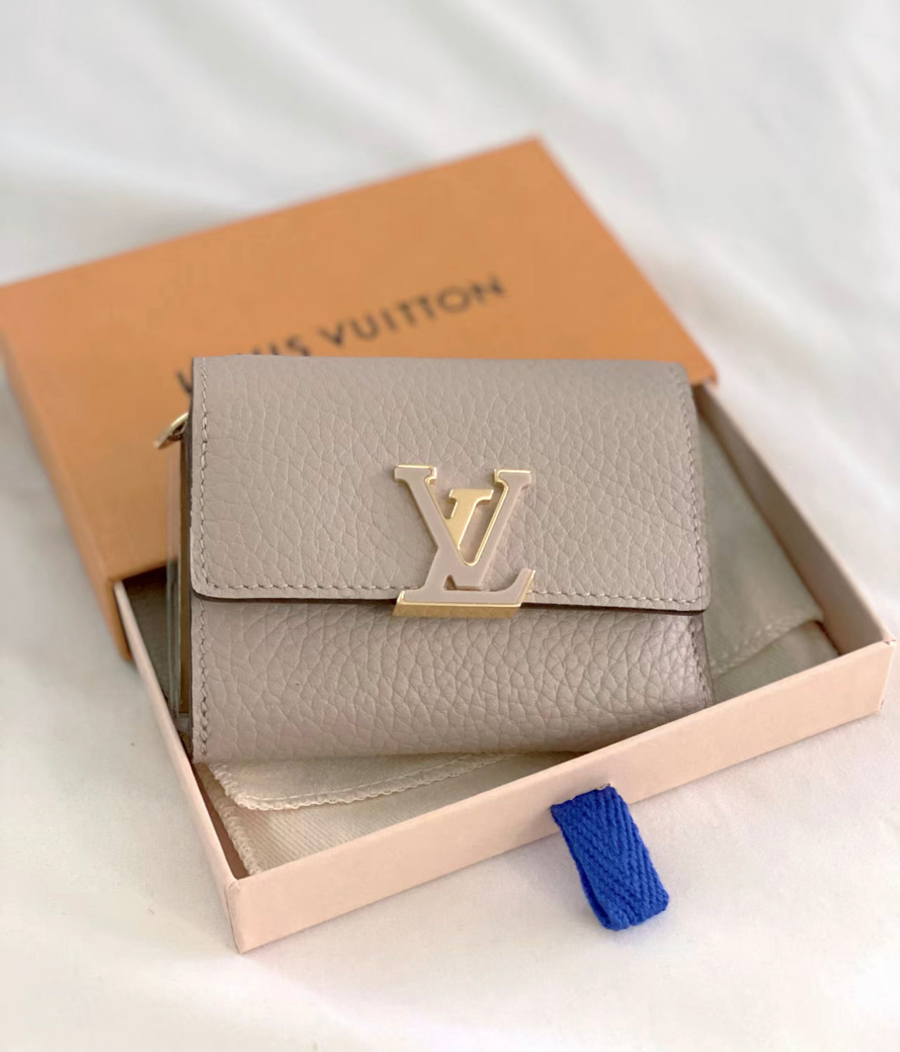LV Capucines 素面三折短夾/725✨🉐31450