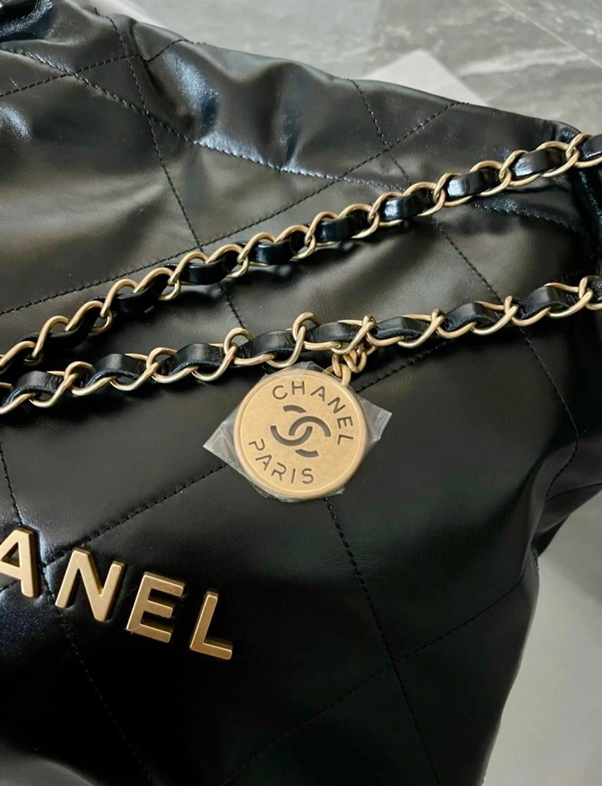 CHANEL 22 S 小款垃圾包/4840 🉐194600