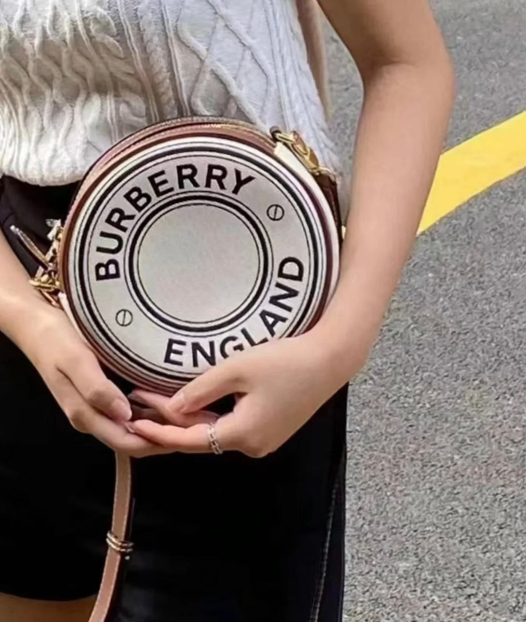 @Burberry Louise Logo Print 圓餅斜跨包/850P379 🔥下殺🉐18060