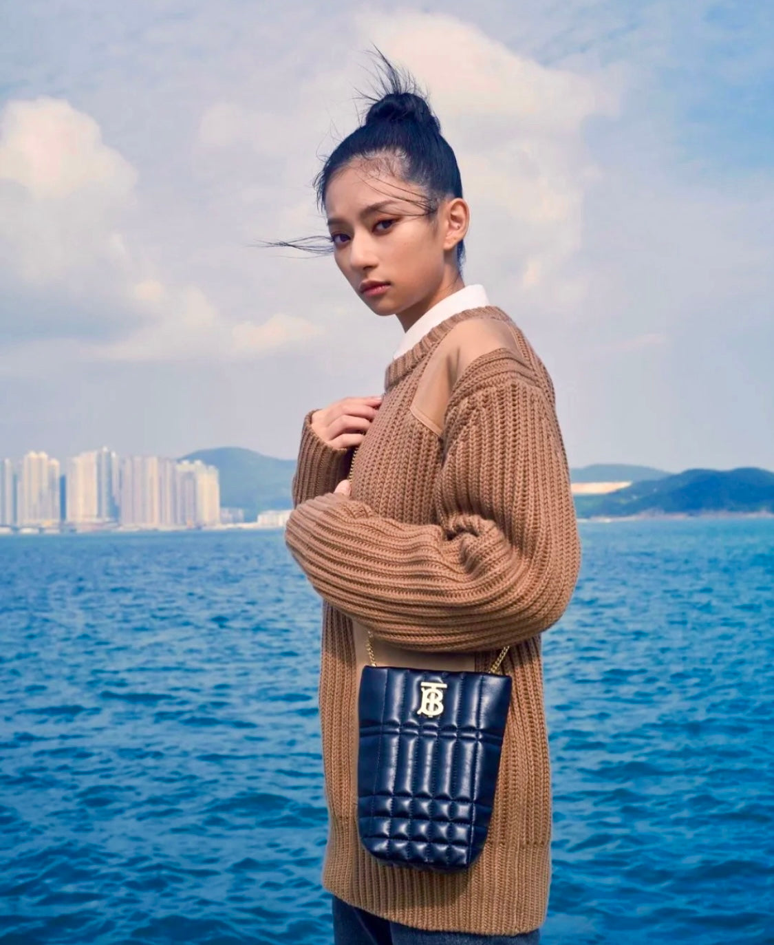 @Burberry Lola TB Micro 水桶包-黑金/690P279 🔥下殺🉐13560